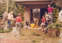 25 jarig Jubileum kapel 1984 aankleden van de kapel 004